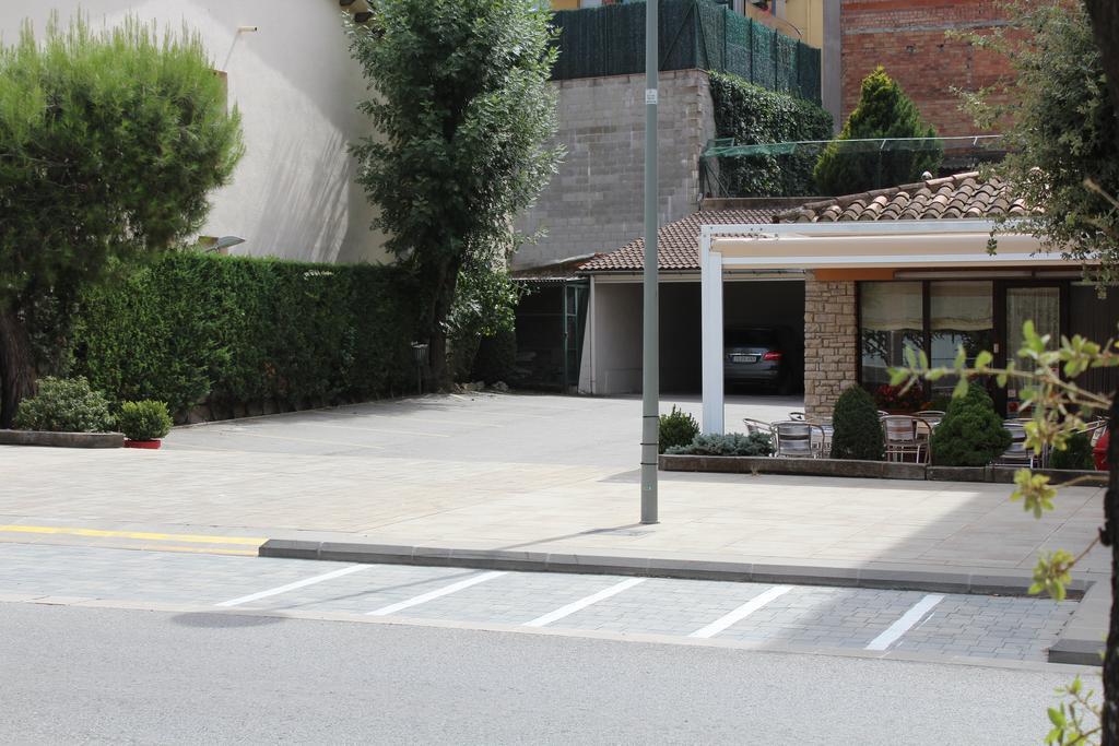 Hostal Montserrat Tona Exterior photo